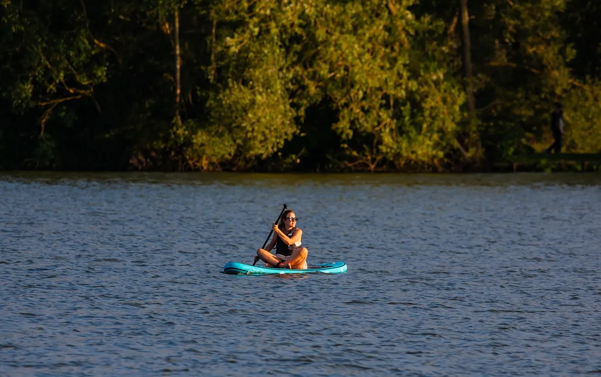 How to Choose Your First Paddleboard: Inflatable vs Hard Board